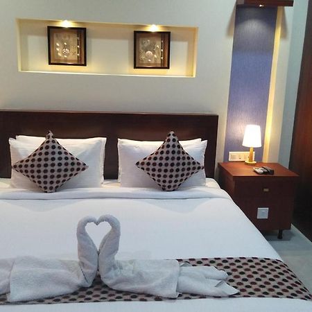 Rouba Residency Hotel Ponnāni エクステリア 写真