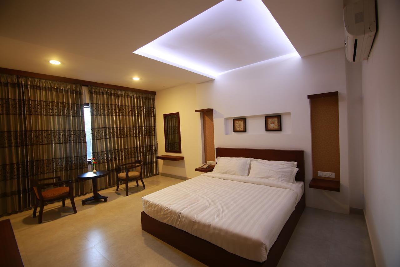 Rouba Residency Hotel Ponnāni エクステリア 写真