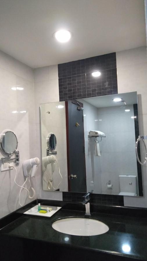 Rouba Residency Hotel Ponnāni エクステリア 写真